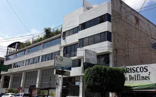 Oficina en renta sobre la Av. Lázaro Cárdenas $30,000