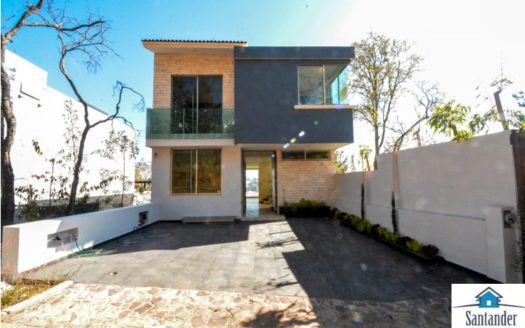 Casa nueva en venta en fracc. privado Pinar Altozano $3,990,000
