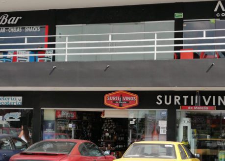 Local de 50 m2 en renta en Plaza San Miguel $13,400 (salida a Charo)