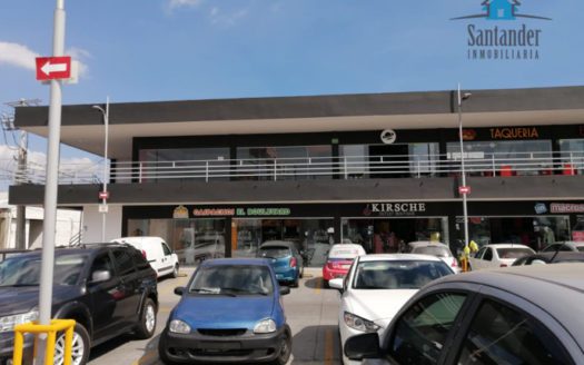 Local de 50 m2 en renta en Plaza San Miguel $13,400 (salida a Charo)