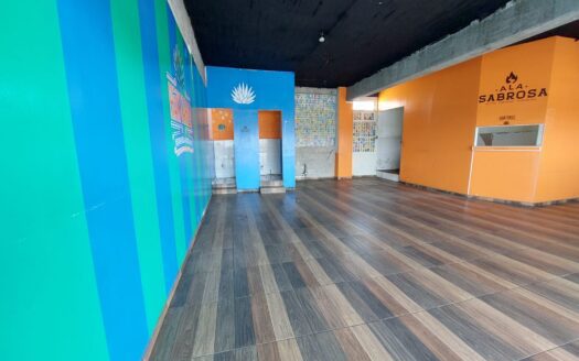 Local de 50 m2 en renta en Plaza San Miguel $13,400 (salida a Charo)