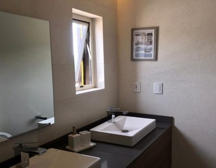 DEPARTAMENTO DE LUJO AMUEBLADO EN RENTA EN TORRE VISTA HERMOSA $27,500 + mtto