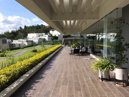 DEPARTAMENTO DE LUJO AMUEBLADO EN RENTA EN TORRE VISTA HERMOSA $27,500 + mtto