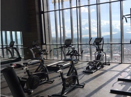 DEPARTAMENTO DE LUJO AMUEBLADO EN RENTA EN TORRE VISTA HERMOSA $27,500 + mtto