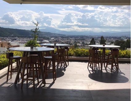 DEPARTAMENTO DE LUJO AMUEBLADO EN RENTA EN TORRE VISTA HERMOSA $27,500 + mtto