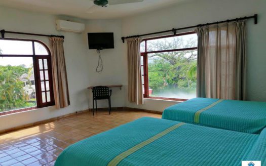 CASA EN RENTA EN CAMPO DE GOLF IXTAPA $4,400 POR NOCHE