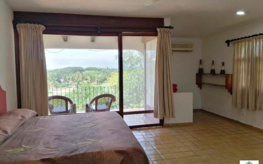 CASA EN RENTA EN CAMPO DE GOLF IXTAPA $4,400 POR NOCHE