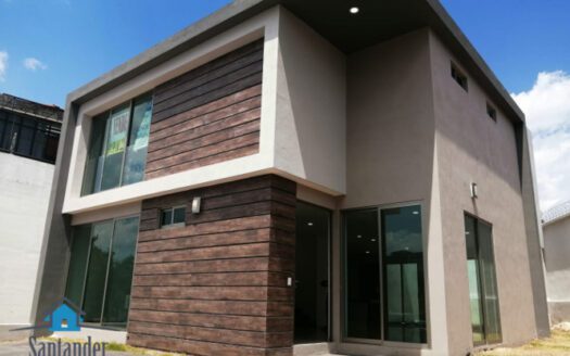 Casa de 4 recámaras en venta en Altozano $4,850,000