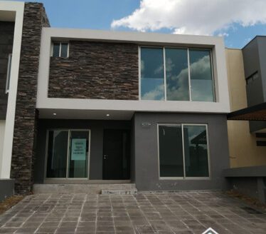 Casa en venta 4 recámaras Vistas Altozano $3,550,000
