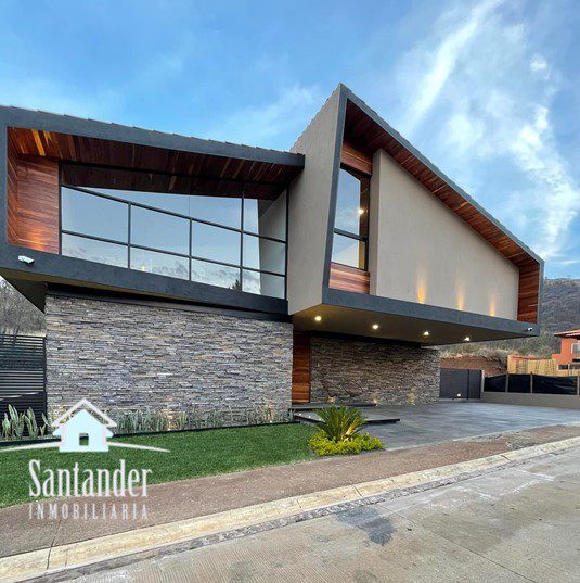 Residencia en venta en Club de Golf Altozano $16,480,000 - Inmobiliaria  Santander