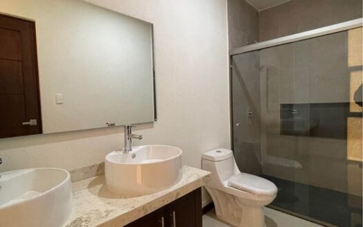 CASA EN VENTA FRACC. ALTOZANO 4 HABITACIONES $4,190,000