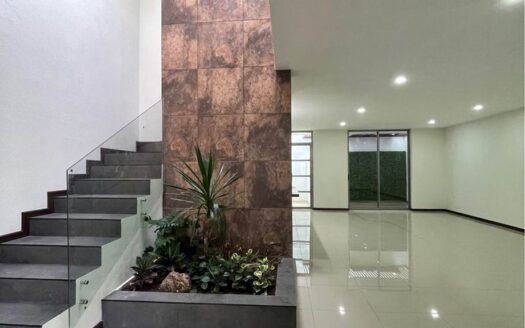 CASA EN VENTA FRACC. ALTOZANO 4 HABITACIONES $4,190,000