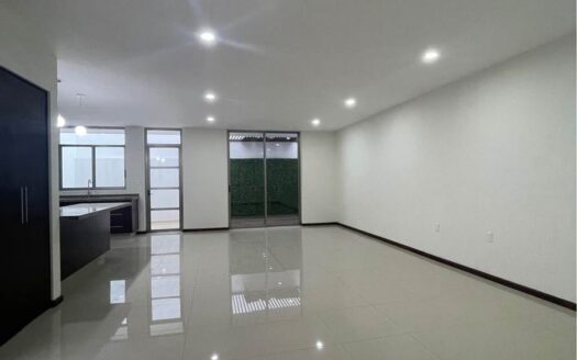 CASA EN VENTA FRACC. ALTOZANO 4 HABITACIONES $4,190,000