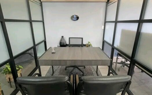 Oficinas en renta por hora sobre Av. Ventura Puente desde $100