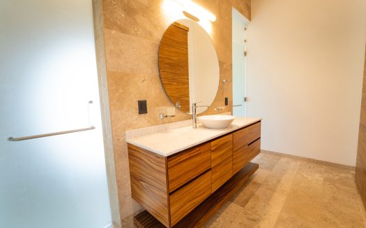 CASA NUEVA EN VENTA CAMPO DE GOLF ALTOZANO $13,800,000