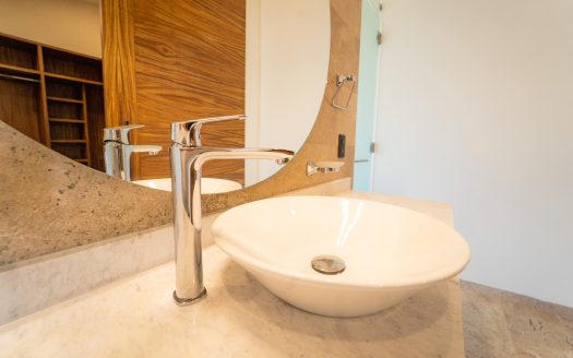 CASA NUEVA EN VENTA CAMPO DE GOLF ALTOZANO $13,800,000