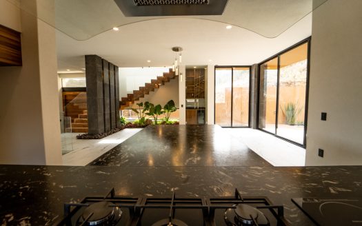 CASA NUEVA EN VENTA CAMPO DE GOLF ALTOZANO $13,800,000