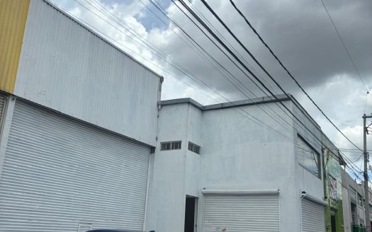 Bodega con Local Comercial en Renta sobre Calzada La Huerta – $80,000 MXN