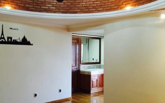 CASA EN RENTA EN LOMAS DE VISTA BELLA $40,000