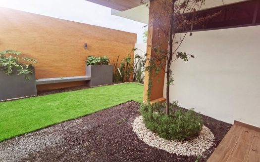 CASA EN VENTA DE 4 RECÁMARAS EN ALTOZANO $7,200,000