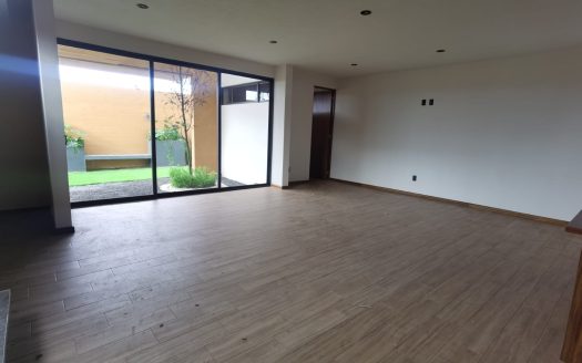 CASA EN VENTA DE 4 RECÁMARAS EN ALTOZANO $7,200,000