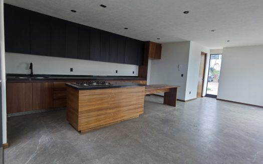 CASA EN VENTA DE 4 RECÁMARAS EN ALTOZANO $7,200,000