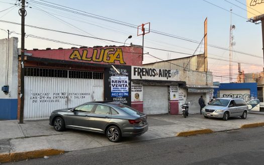 BODEGA EN VENTA CON LOCALES COMERCIALES COL. EL LAGO II $6,200,000