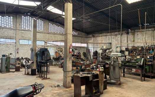 BODEGA EN VENTA CON LOCALES COMERCIALES COL. EL LAGO II $6,200,000