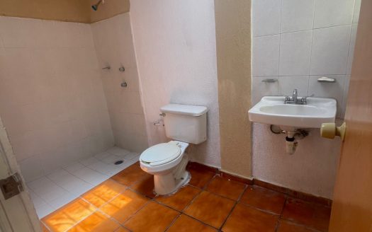 CASA EN VENTA EN LA COL. LA HACIENDA $870,000