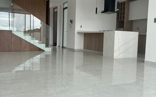 CASA NUEVA EN VENTA EN FRACC. VESTA DEL MONTE $4,980,000