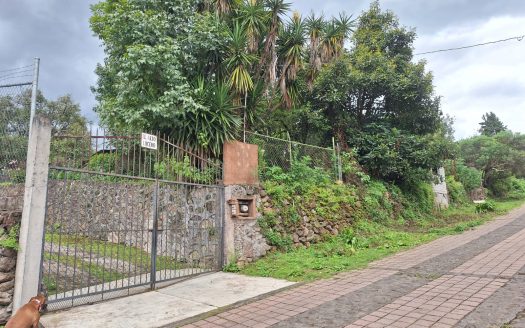 PROPIEDAD CON VISTA AL LAGO DE ZIRAHUÉN EN COPÁNDARO $7,000,000