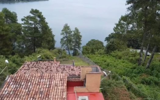 PROPIEDAD CON VISTA AL LAGO DE ZIRAHUÉN EN COPÁNDARO $7,000,000