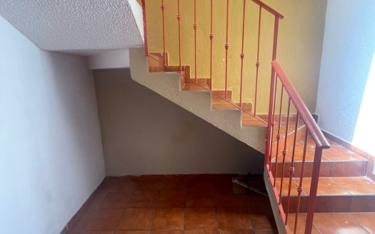 CASA EN VENTA EN LA COL. LA HACIENDA $870,000