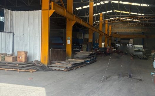 Bodega en Renta sobre Carretera Morelia–Salamanca | 1,215 m² | Esquina | Tráilers | Oficinas | $90,000 MXN