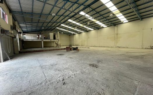 BODEGAS EN RENTA SALIDA CHARO $80,000