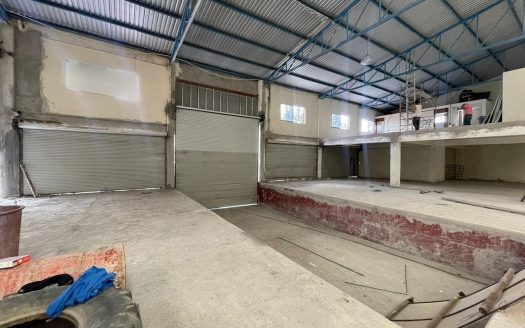 BODEGAS EN RENTA SALIDA CHARO $80,000