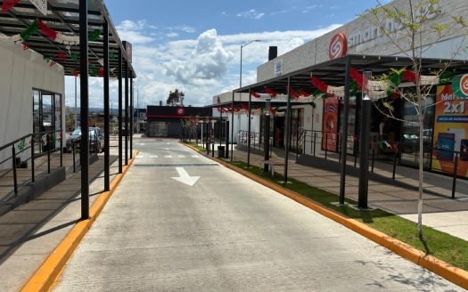 Locales comerciales en renta Plaza Paseo Poniente desde $17,000 + IVA