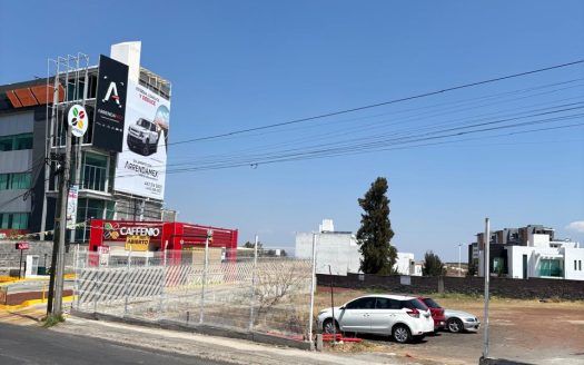 “Terreno Amplio y Visible en Renta – Av. Juan Pablo II”