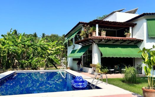 Casa Vacacional con Alberca Privada en Ixtapa $10,000,000