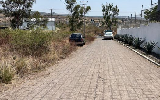 Terreno Amplio con Barda Perimetral y Doble Acceso