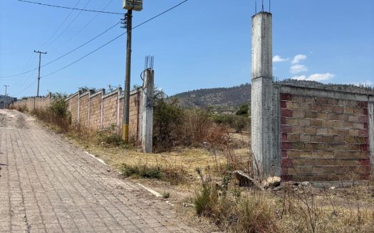 Terreno Amplio con Barda Perimetral y Doble Acceso