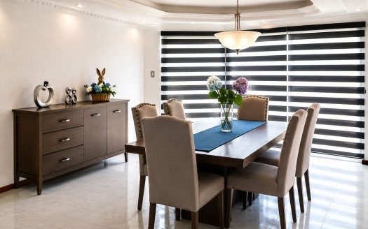 Residencia de Oportunidad en Venta – Loma de Santa María