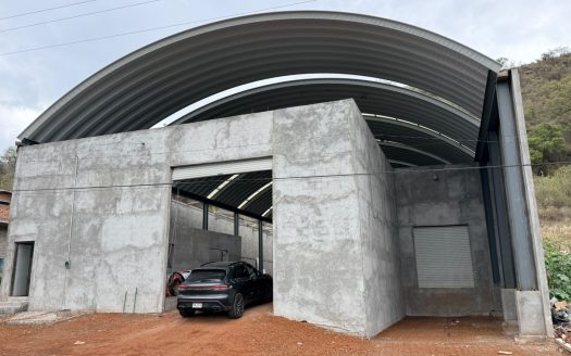 Bodega Industrial 1,500 m² en Av. Cointzio