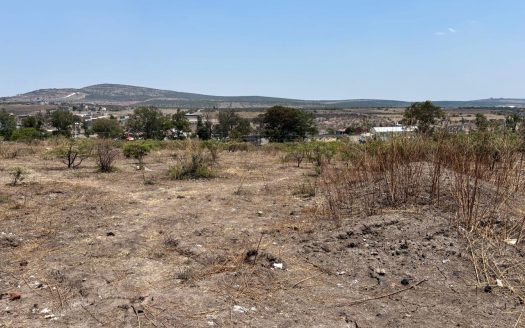 Terreno Amplio con Barda Perimetral y Doble Acceso