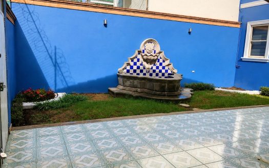 Residencia de Oportunidad en Venta – Loma de Santa María