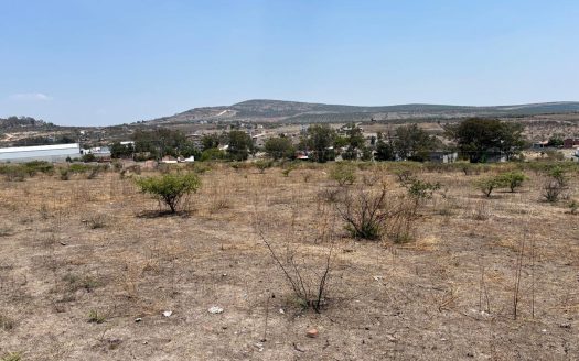 Terreno Amplio con Barda Perimetral y Doble Acceso