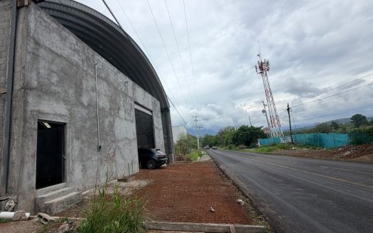 Bodega Industrial 1,500 m² en Av. Cointzio