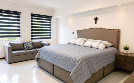 Residencia de Oportunidad en Venta – Loma de Santa María