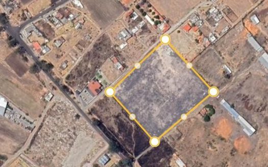Terreno Amplio con Barda Perimetral y Doble Acceso