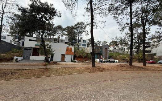 Terreno Exclusivo en Altozano – Rodeado de Naturaleza